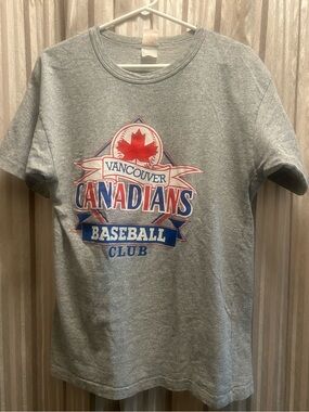 Vancouver Canadians Baseball Club Gray Graphic Tee, Men’s size MED-LARGE